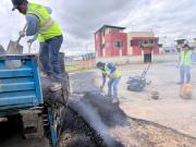 Ejecutan trabajos de reposición asfáltica 