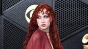 ¡No dejó nada a la imaginación! Chappell Roan impacta en la alfombra roja de los Grammy 2026 con un vestido que desató las críticas