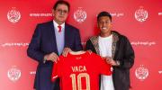 Vaca firma contrato y se pone la camiseta 10 del Wydad AC