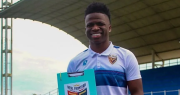 Es influencer, lo reconocen por ser el doble de Vinicius y fichó para un club de Venezuela