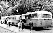 Recuerdos fotográficos: 1969. Viejos trolebuses son usados como aulas en Villa Luján
