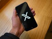 Dios está en todas partes, pero tuitea en Buenos Aires