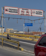 Motorizados usan los elevados pese a su prohibición