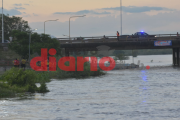 Buscan a un joven que se habría arrojado al río Dulce desde el puente de la autopista