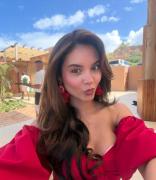 De las ojeras al glamour en minutos: Emely Barile aterriza en Bolivia y así compartió su experiencia