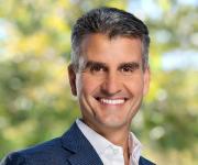 Disney afirma que el director de parques, Josh D'Amaro, sucederá a Iger como director ejecutivo