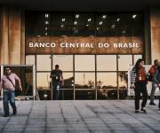 Banco Central de Brasil señala ciclo de recortes de tasas, pero mantendrá política restrictiva
