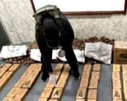 Descubren marihuana camuflada en sacos de papa durante operativo en El Alto