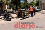 Choque entre auto y moto en Olaechea y Urquiza deja heridos