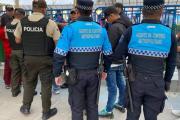 Encuentran armas blancas, licor y más en 120 operativos en el Trole y la Ecovía de Quito