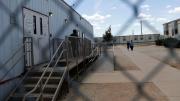 EE.UU. confina centro de detención para familias migrantes en Texas por brote de sarampión