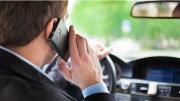 Multas por usar el celular con el auto detenido: ¿cuándo se aplican y qué dice la ley?