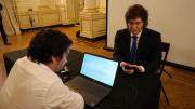 Javier Milei y funcionarios del Gabinete estrenaron el nuevo DNI electrónico y el pasaporte tras los cambios