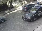 Violento asalto en Colegiales: le sacaron el auto cuando hacía gimnasia, usaron las llaves para robar en su casa y atacaron a golpes a su marido