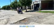 Los 500 metros de una calle clave de Rawson casi intransitables por el mal estado del pavimento