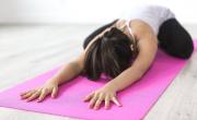 Chau dolor lumbar: rutina de yoga suave para eliminar el dolor de ciático y espalda baja en minutos