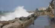 Cierran playas por mar de fondo en La Guaira