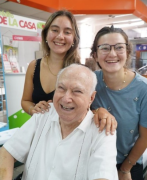 Ahmad Asheish al cumplir 85 años /Roberto Carlos decía que tenía un millón de amigos. Yo tengo muchos más