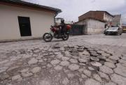 Bacheo no soluciona el deterioro vial en Tumbaco, denuncian vecinos