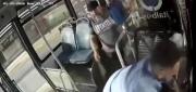 Me echaron sin pagarme nada: habló el colectivero que se peleó con un pasajero, soltó el volante y dejó la unidad en movimiento