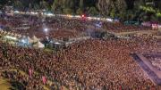 Una multitud de 270.000 personas hizo vibrar el arranque de la Fiesta de la Confluencia 2026 en la Isla 132