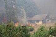 El drama de Epuyén por los incendios con 100 casas afectadas por el fuego: Ya no queda una montaña verde