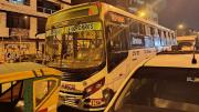 Transportistas en la mira: delincuentes balearon bus de la empresa Huáscar en el límite de SMP y Los Olivos
