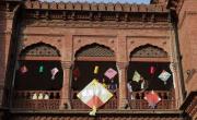Cometas y gritos de victoria llenan cielos de Lahore con regreso del festival tras larga prohibición