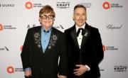 Elton John se declara indignado en juicio por acusaciones de intrusión del Daily Mail
