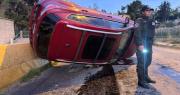 Vehículo vuelca en la Costanera de La Paz y la Policía no halla al conductor