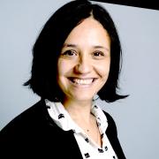 Concejo Municipal de Linares entregó reconocimiento a astrónoma Graciela López Rosson por destacada trayectoria