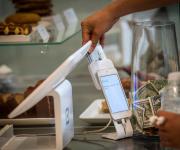 El crédito al consumo en EE.UU. aumentó en diciembre al mayor nivel en un año