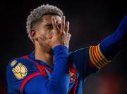 DT de Barcelona se deshizo en elogios a Ronald Araujo, a quien “hay que seguir ayudando”