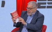 Luego de que Diego Latorre lo mande a estudiar, el Chavo Fucks llevó libros al programa