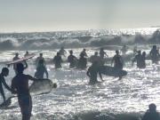 Con una ceremonia en las aguas fue despedido el surfista Lucas Encina