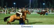 Más de 10 mil personas disfrutaron de la primera noche de la Doma y el Folklore en Rawson
