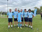 Tiene 14 años, Manchester City lo invitó a entrenarse en Inglaterra y hoy reparte en bicicleta comida hecha por su abuela para cumplir su sueño