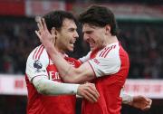 Premier: Arsenal goleó y sigue liderando; Santiago Bueno jugó en Wolverhampton y hubo más