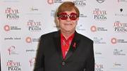 Elton John denuncia a editorial británica por revelar datos de su salud y el nacimiento de su hijo