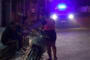 Sábado negro: le arrebataron la motocicleta a un joven en el barrio España