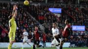 Dibu Martínez la rompió en el empate del Aston Villa por la Premier League