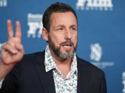 Es una locura: Adam Sandler desmiente una historia de TikTok en la que humillan a su hija en una tienda de Chanel