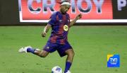 Ronaldinho Gaucho y Guti pusieron la magia en juego de leyendas de Real Madrid y Barcelona