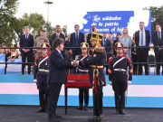 Javier Milei entregó el sable de San Martín a los Granaderos