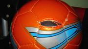 Un truco DIY de costura en casa para arreglar una pelota de futbol descosida
