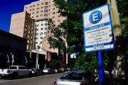 Neuquén habilita el estacionamiento en el microcentro y modifica una restricción histórica