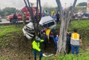 Siguen los siniestros en vía a la costa: Auto chocó contra árbol cerca de Puerto Azul