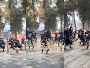 Robots humanoides practicaron Kung Fu junto a monjes Shaolin y dejaron impactantes imágenes