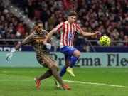 Julián Alvarez agrandó su sequía y Simeone lo sacó en el entretiempo: Atlético de Madrid se despidió de la pelea con derrota vs Betis