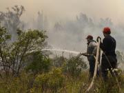 Recambio de bomberos, enfriamiento y focos activos: cómo siguen los incendios en Chubut
